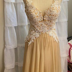 Prom/formal Dress, Size 2, Beige/blush with White Detailed Lace